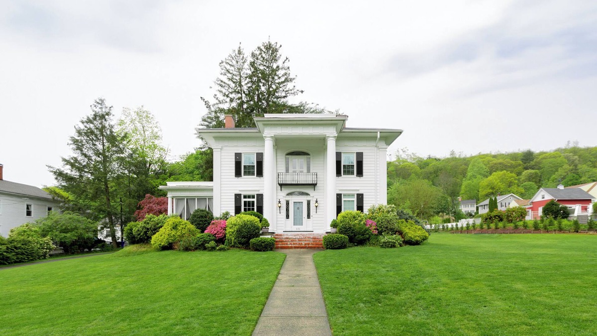 Thomaston Villa | Retreat in Style: Luxury for Family & Friends