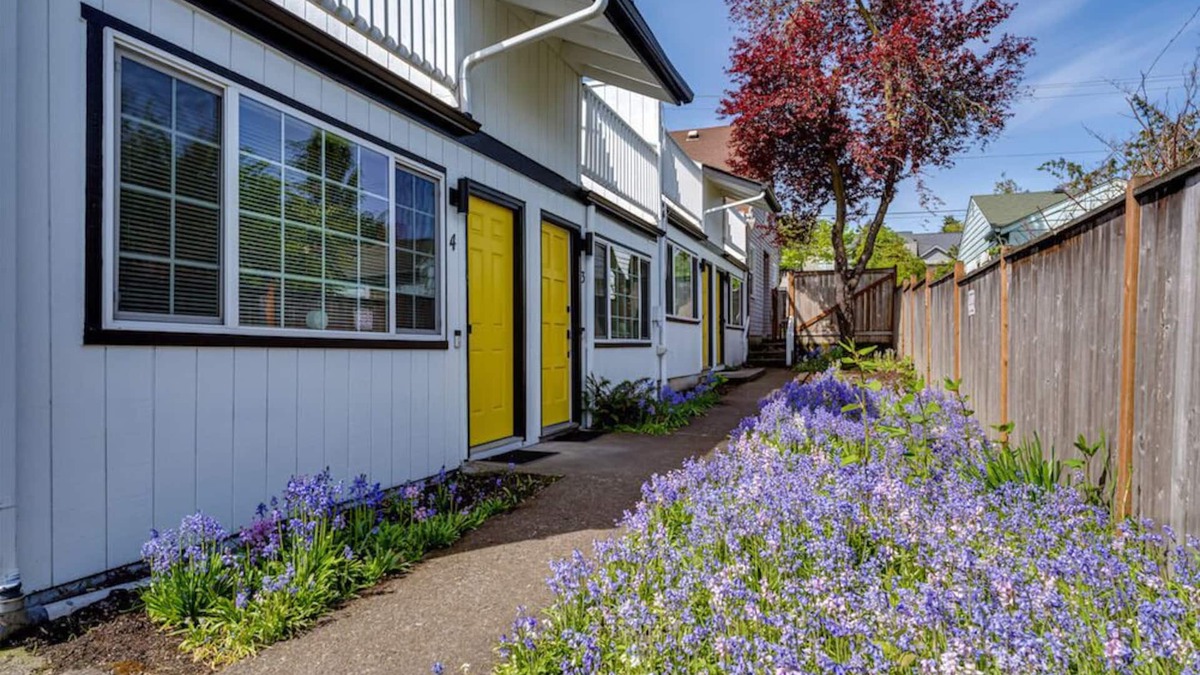 Friendly Apartment | Retreat near UO, Autzen, Amazon Park | 2 Studio - 2 Bath