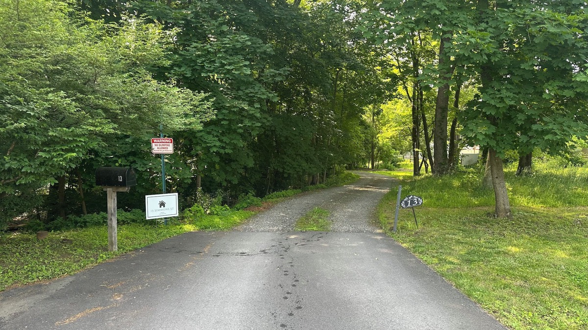Saugerties South Apartment | Retreat on 4.83 Acres—Fenced Dog Yard & Peaceful Family Escape w/Pool & WIFI