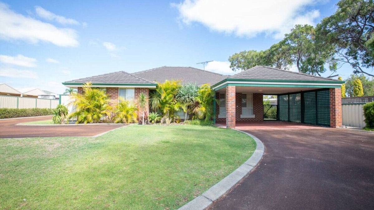 Broadwater House | Retreat on Dolphin - This holiday home includes comfortably appointed, open plan living