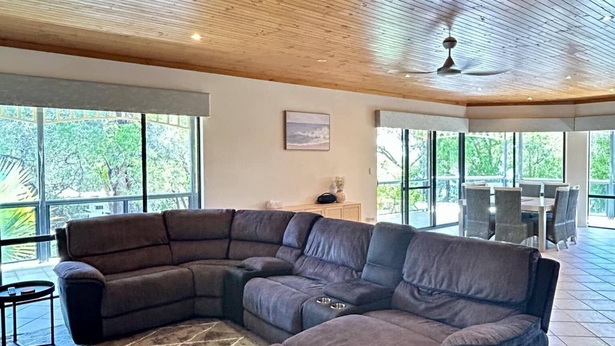 Herron House | Retreat on Estuary !nHuge waterfront residence for large groups to enjoy