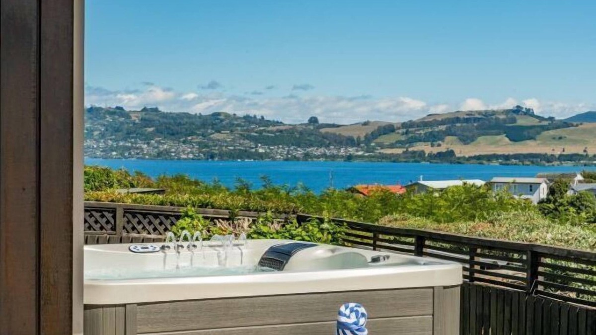 Hilltop House | Retreat on Harvey Street