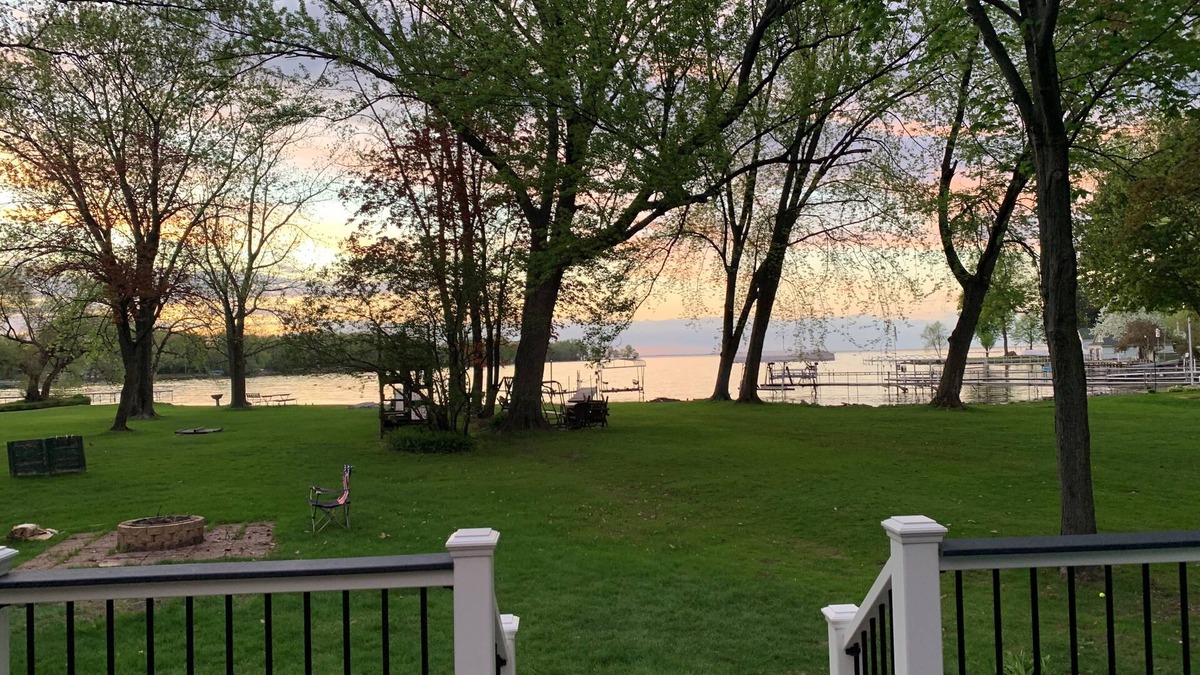 Black Wolf House | Retreat on Lake Winnebago