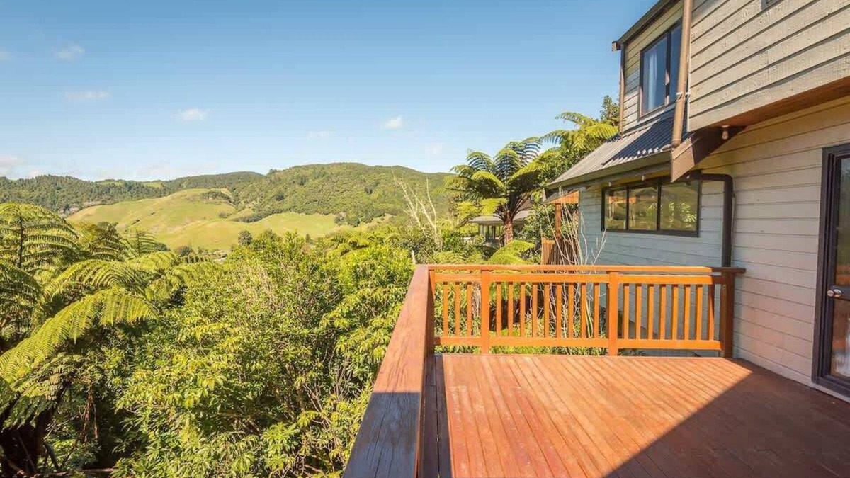 Lake Okareka House | Retreat on the Ridge | Lake Okareka in the Trees!