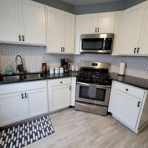 Grand Rapids Apartment | Retreat Suite 4 - Downtown Getaway