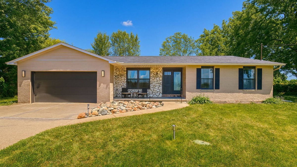 Frankenmuth House | Retreat to 5 Acres of Privacy Just 1 Mile from Downtown Frankenmuth.