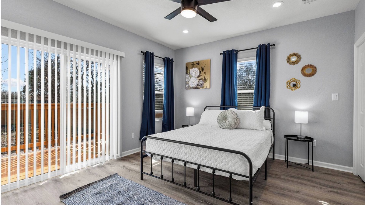 Denver Heights Cottage | Retreat to a Brand-new Downtown Home 4br/3ba!