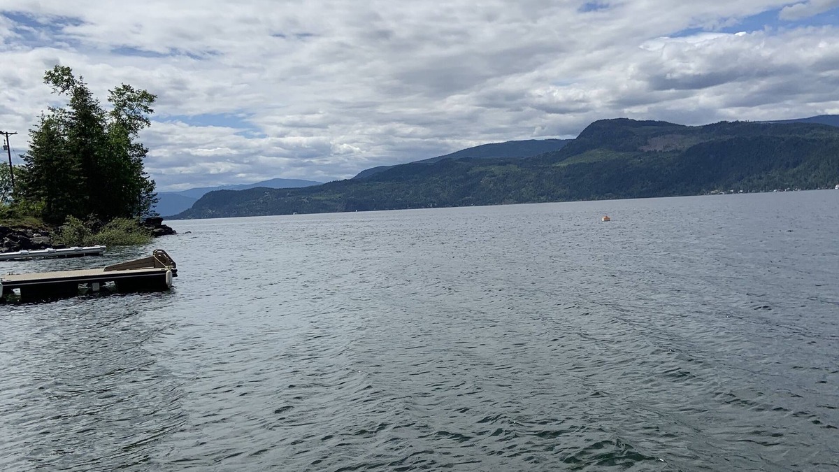 Blind Bay House | Retreat to Clancy on water front with private dock