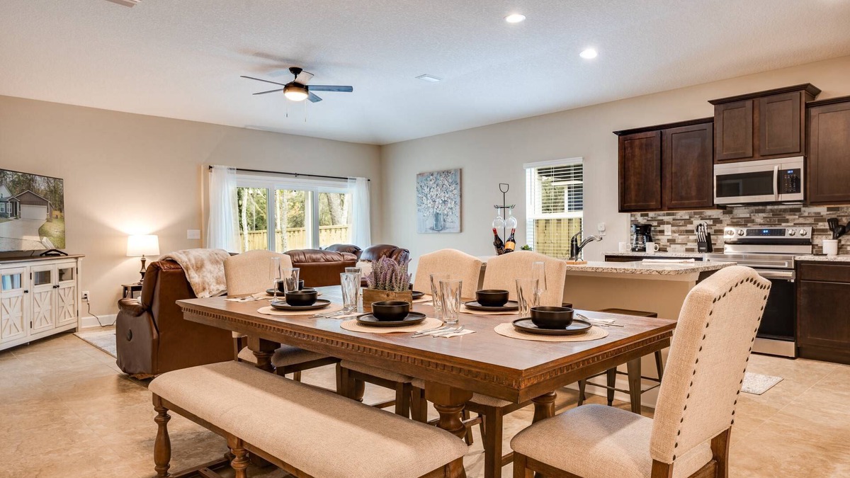 Doctors Inlet House | Retreat to Florida Street |New Build on Fleming Island |Pet Friendly |Fenced |King Ensuite |2 Queens