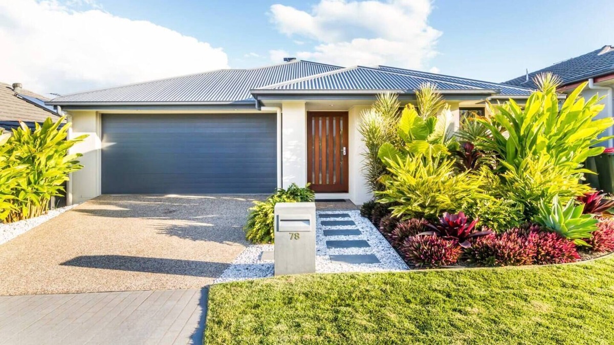 Dakabin House | Retreat to the North in this charming 3BR home away from home in Dakabin!