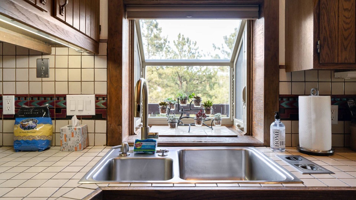 Golden House | Retreat to the Enchanted Forest.Great Views.Hot Tub!