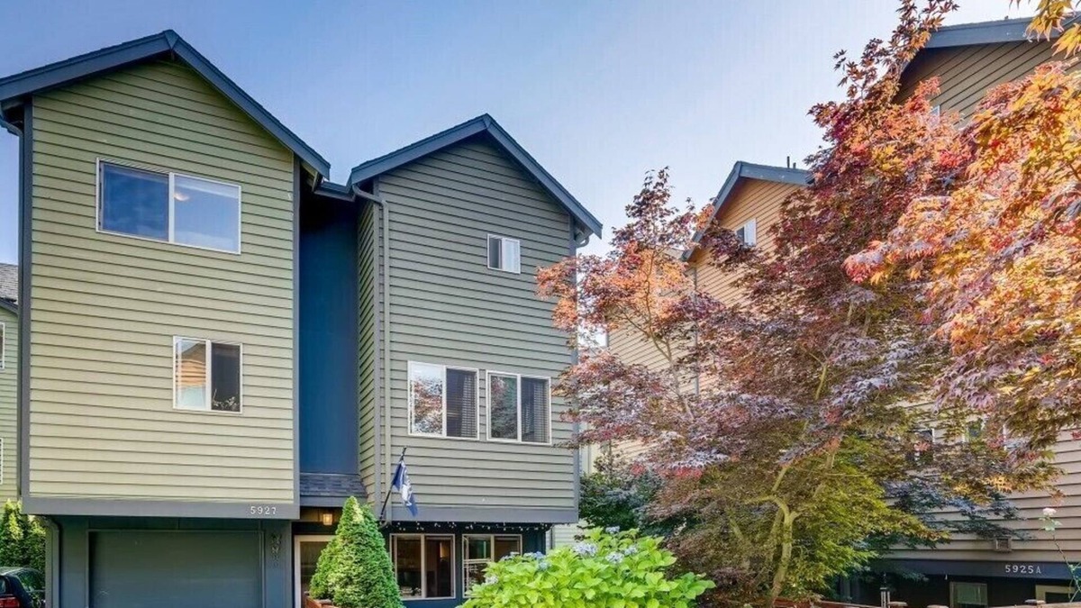 West Seattle House | Retreat to West Seattle- Family sized home to unwind in!