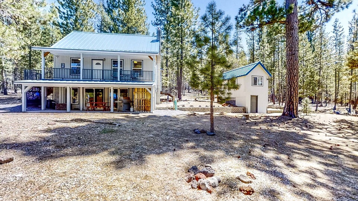 Crescent House | Retreat w/firepit, enclosed yard, kitchen, & W/D
