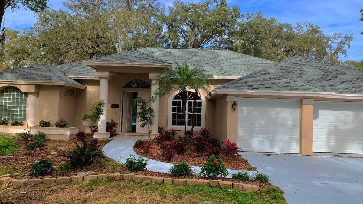 Temple Terrace House | Retreat with Private Caged, Salt Water Pool, 4 Bd/3 Ba, Near Busch Gardens & USF