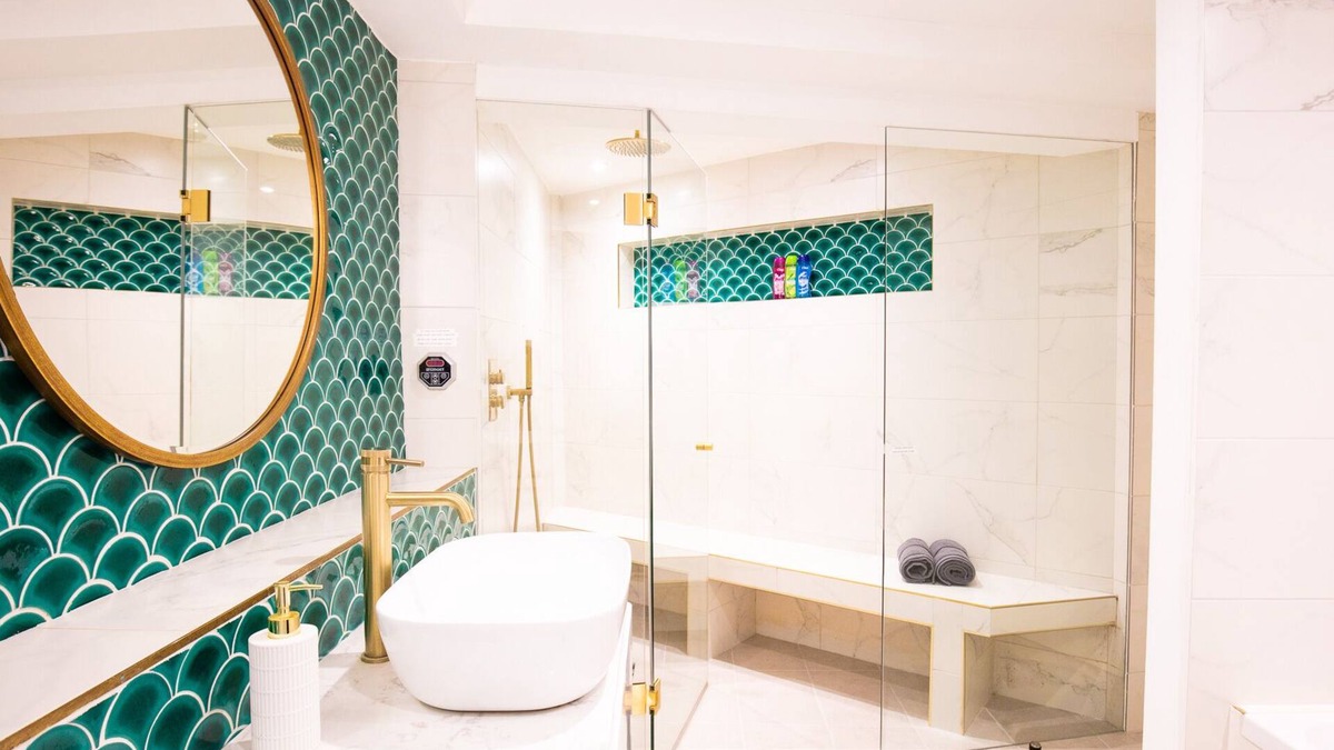 Coldharbour Apartment | Retreat with Steam room, KING bed near tube