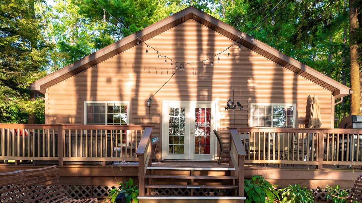 Cambridge Springs House | RetreatsReunions-3 Lake Homes-30+guests-Space,Comfort,Firepits,Sunsets,Amenities