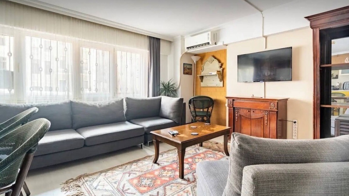 Taksim Apartment | Retro 1+1 apartment in istiklal avenue with AC, WiFi