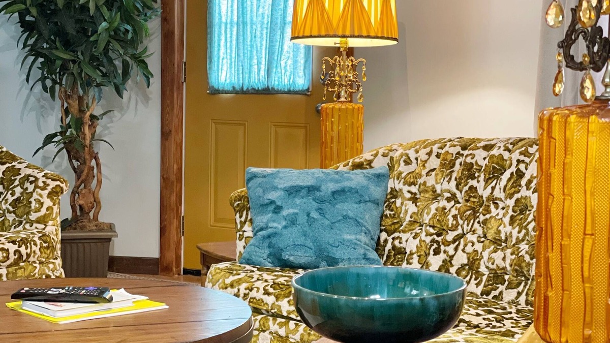 Saint Walburg Apartment | Retro 1946 Villa Retreat in St. Walburg, the gateway to nature’s lakes & forest.