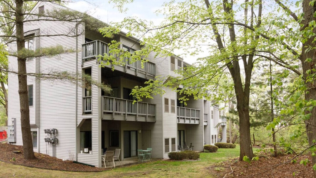 Acme Condo | Retro 1BR Condo w/Beach Access + Parking | Near TC
