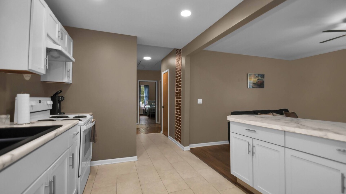 Waukegan House | Retro 2Bedroom Apartment Near Navy Base,Casino And Six Flags
