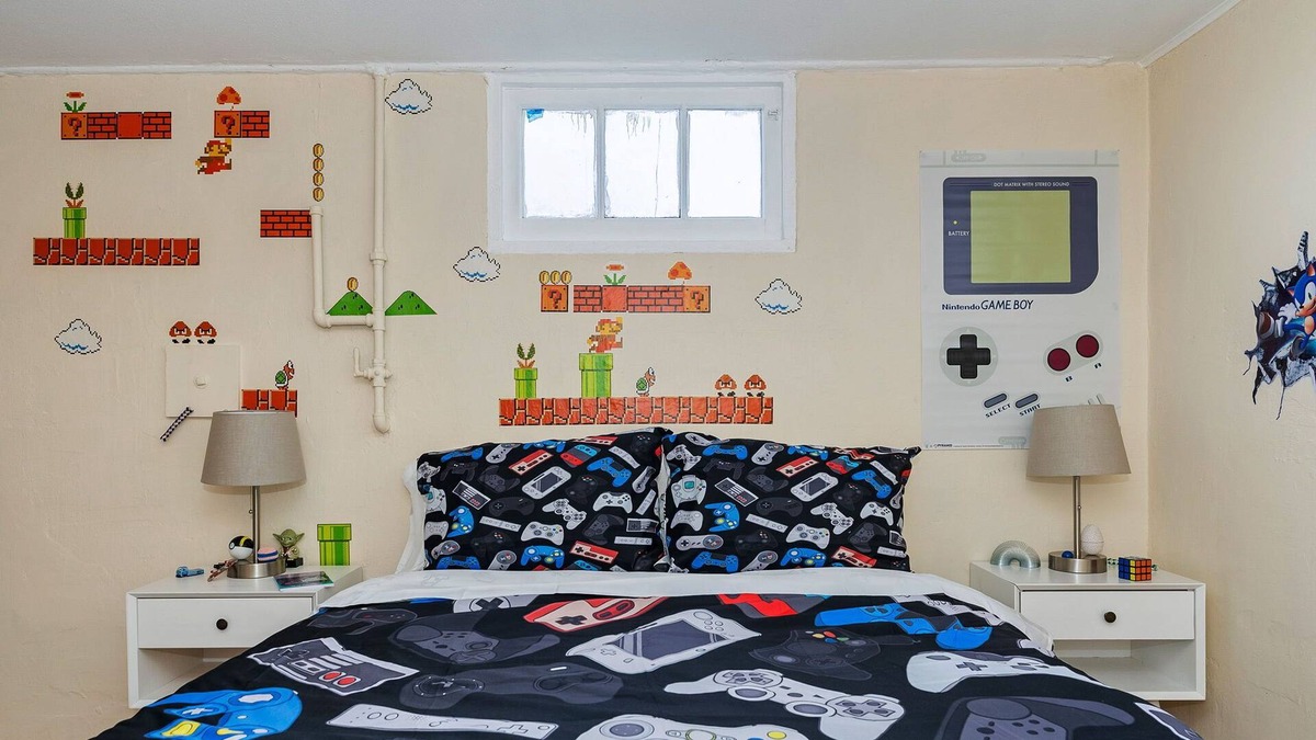 North End House | Retro-90s Theme|Movie Projector|Nintendo|Close to Waterfront