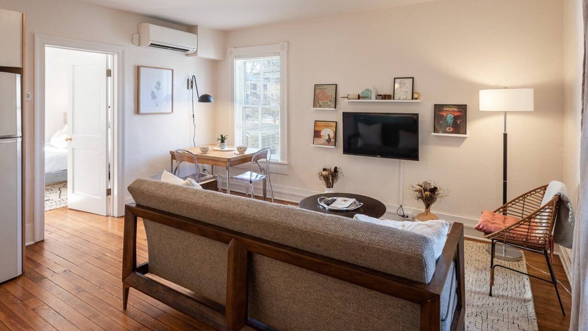 Belmont Apartment | Retro Apartment| Lux Extended Stay in Belmont