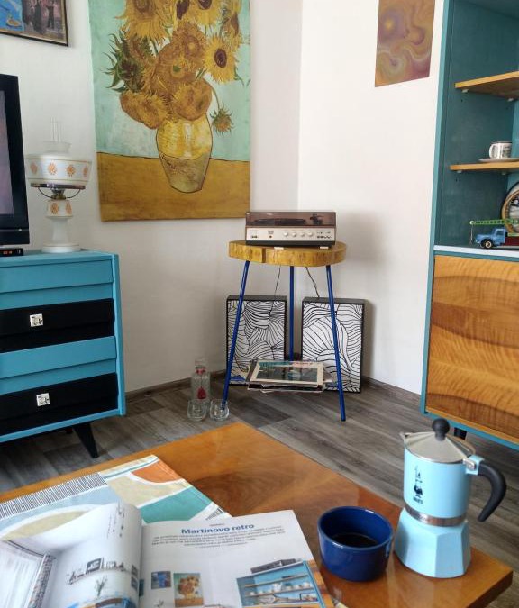 Lomnice nad Popelkou Apartment | Retro Art room