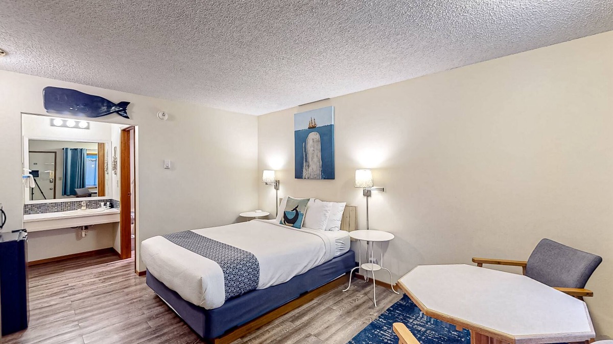 Bandon House | Retro beach hideaway with fast WiFI - walk to downtown attractions