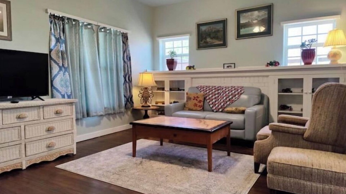 Slaton House | Retro Bungalow - 3 Beds/2 Baths - No Chores!