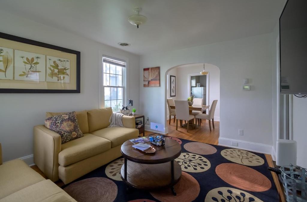 Woodland Heights House | Retro Bungalow A Block to Tennis Courts & Park
