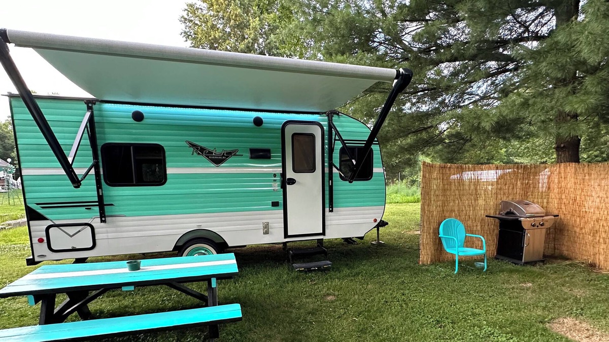 Edwardsville House | Retro Camper on Historic Route 66 Homestead