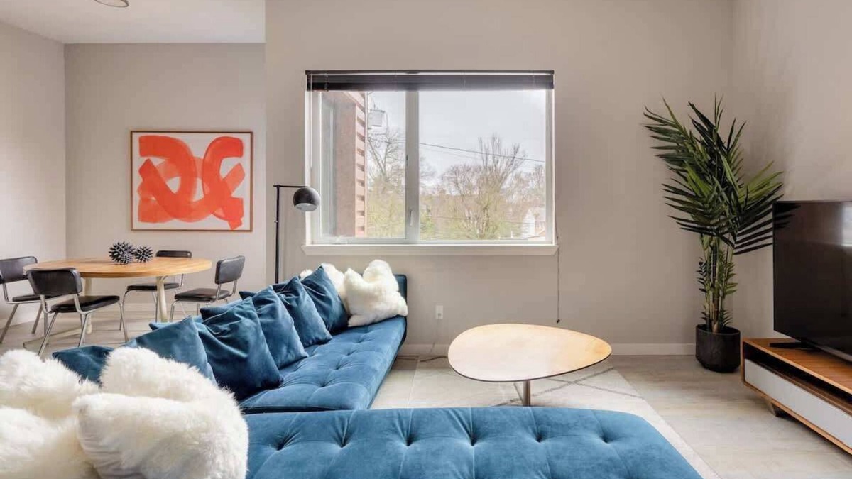 Belmont Apartment | Retro Charm Hawthorne 2BR Walkable