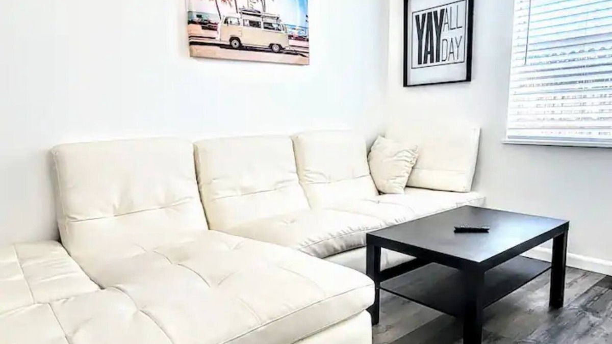 Wilton Manors Cottage | Retro Cottage - Short Walk to Wilton Dr. ,WIFI, Free Parking