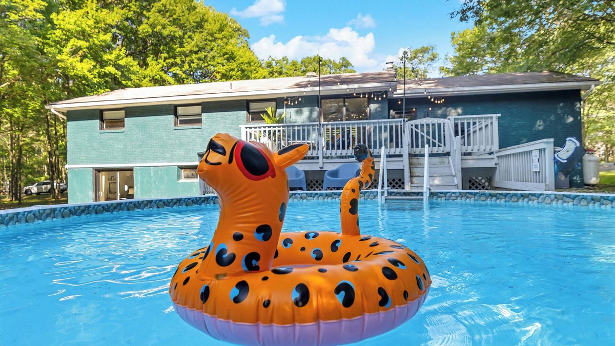 Albrightsville House | Retro : Fire Pit : Arcades : Bikes : PS5 : Hot Tub