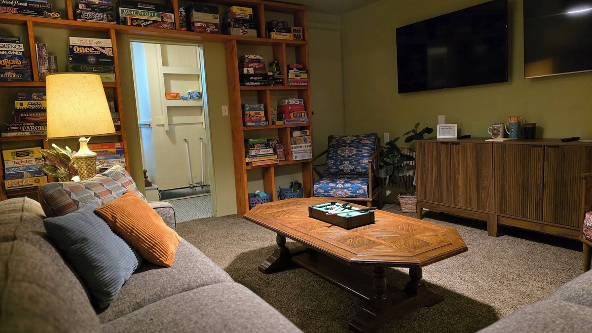 Edmond House | Retro Game Night Escape - Vintage Vibes & Classic Boardgame Fun Await!