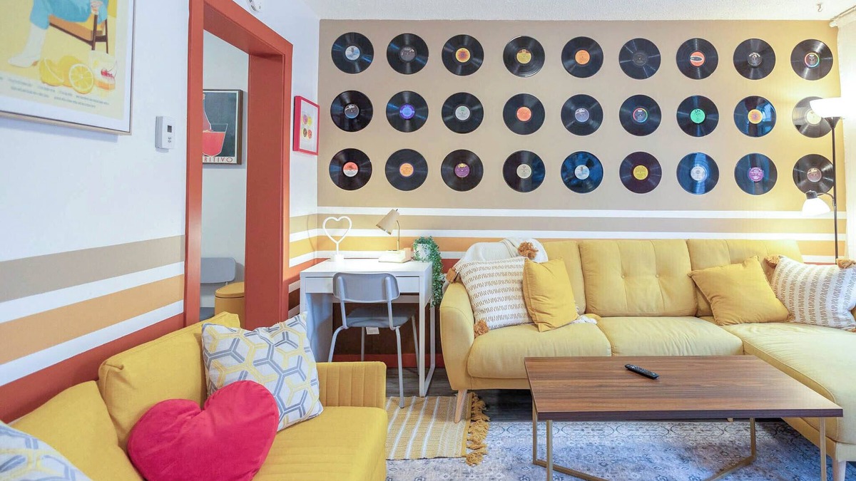 Inglewood House | Retro Glam in Ramsay Walk to Stampede Grounds, Inglewood, BMO Center