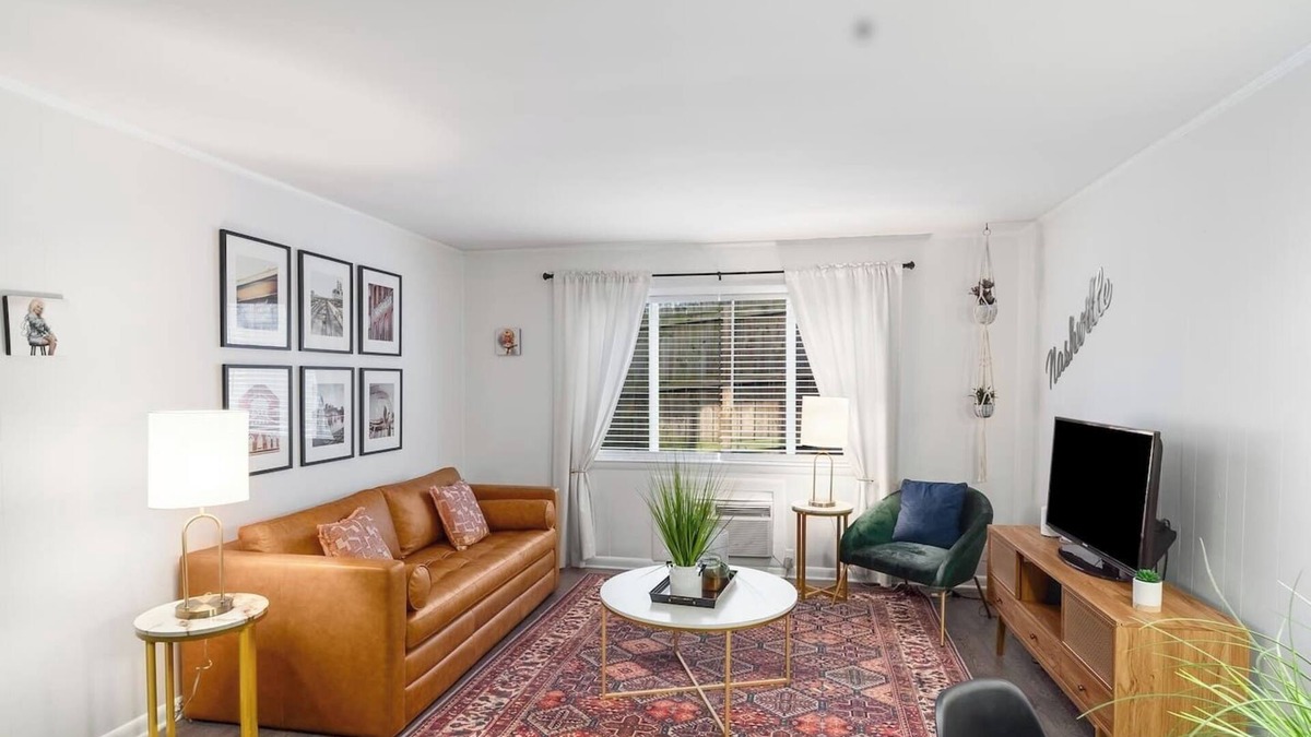 Melrose Condo | Retro Hotel One Bedroom- near downtown with pool!