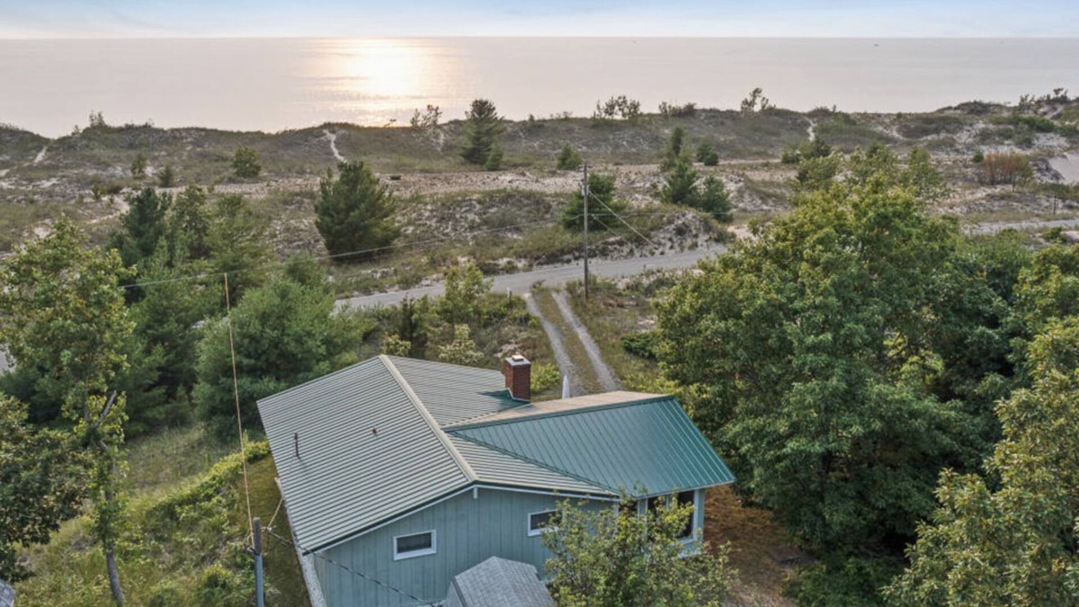 Mears Cottage | Retro Lakefront Cottage with Modern Comforts
