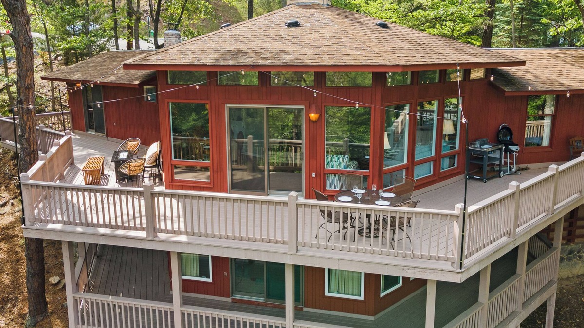 McGaheysville House | Retro Lodge ★ Great Location ⟁ Fire Pit ▞▚ Arcade ♡ Pet Friendly ▲ Mountain View
