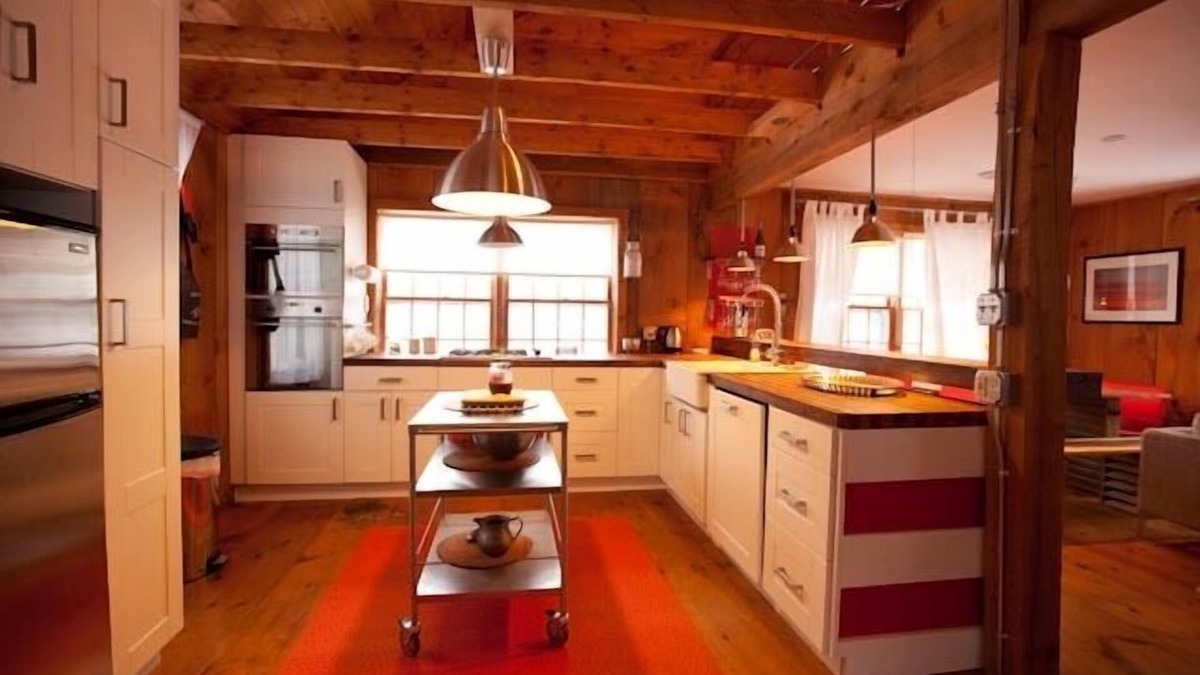 Grafton Apartment | Retro Modern Barn Apartment in the Heart of Grafton