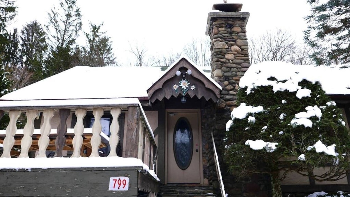 Oliverea Ski Chalet | Retro Mountain Chalet at forestHaus
