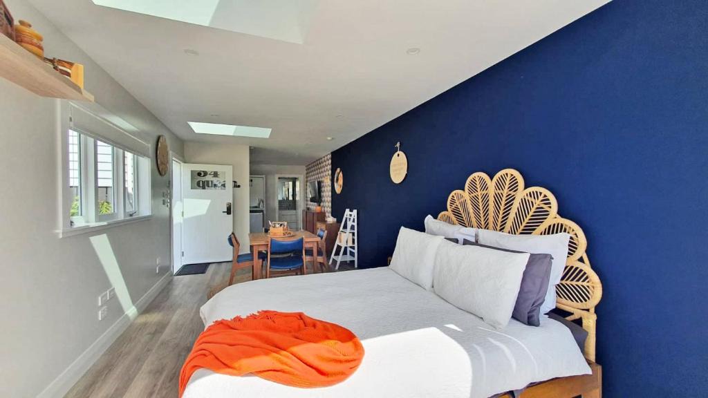 Papakura Apartment | Retro on Queen