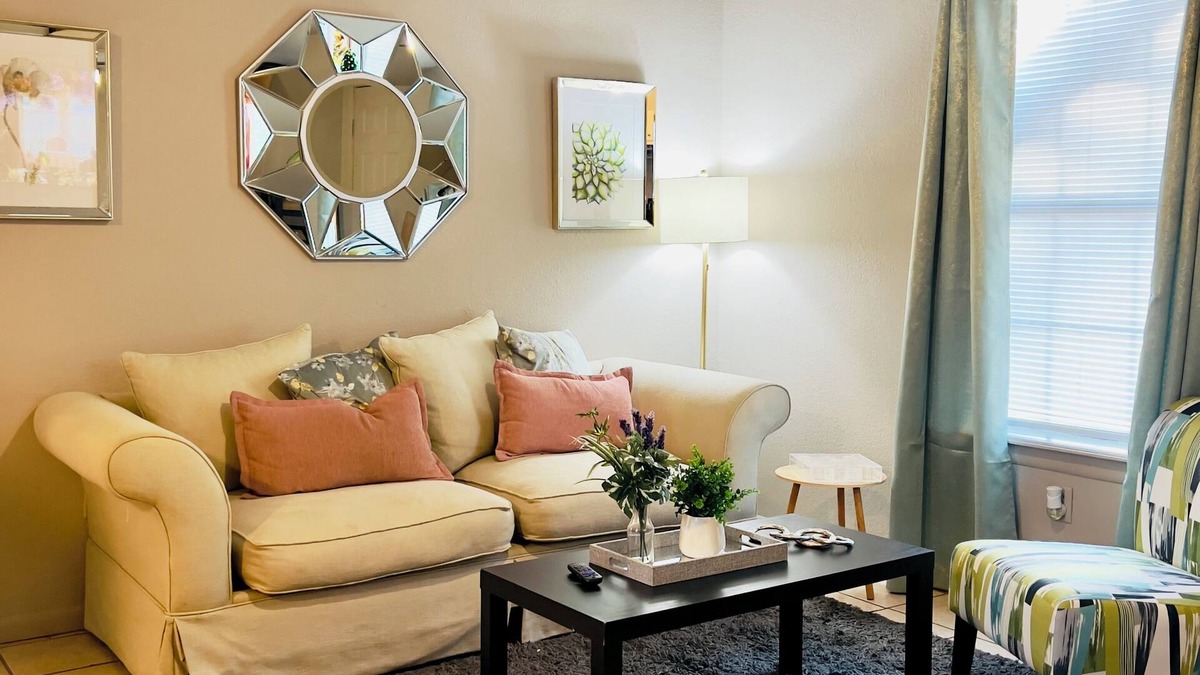 Eagle Pass Apartment | Retro Place - 2bedroom/1bathroom - GREAT VALUE!
