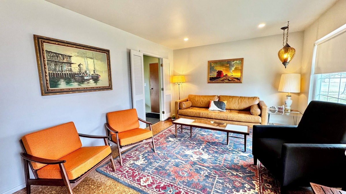 Van Wert House | Retro Refuge On Woodstock Dr.