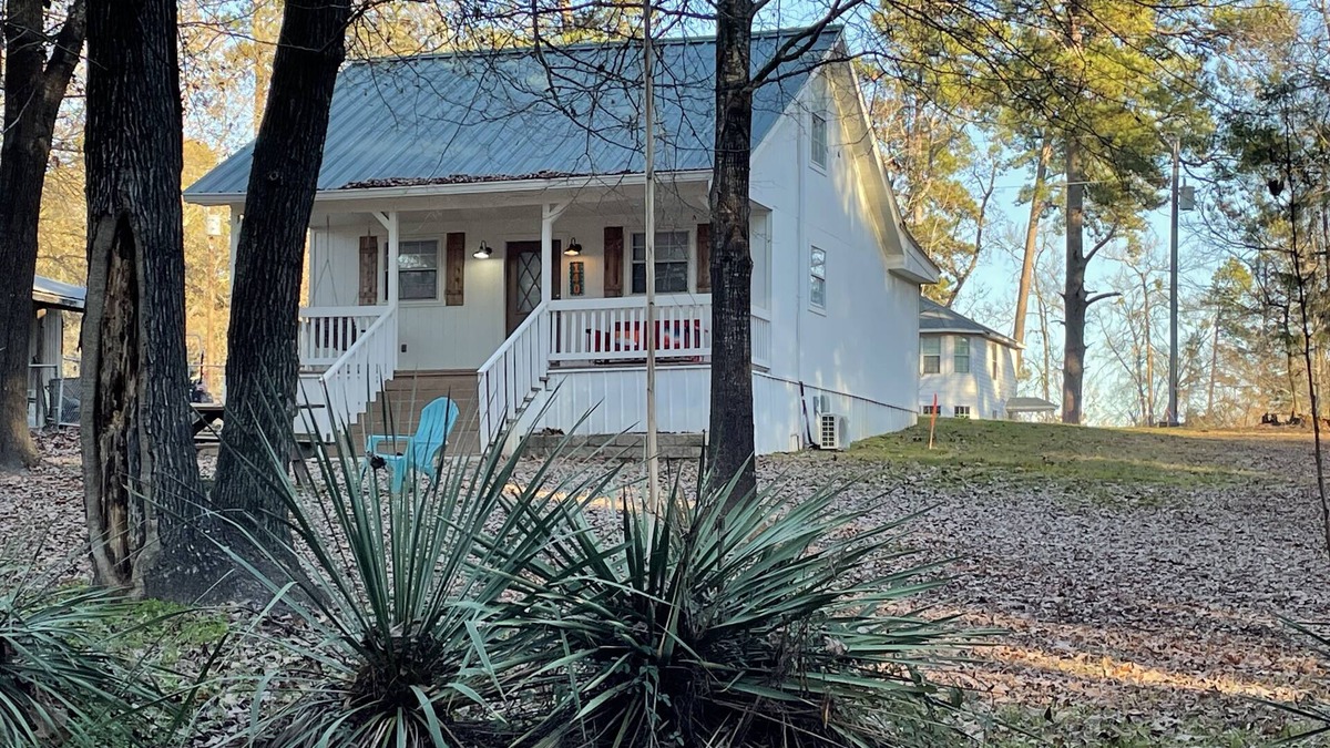 Avinger House | Retro Retreat at Lake of the Pines