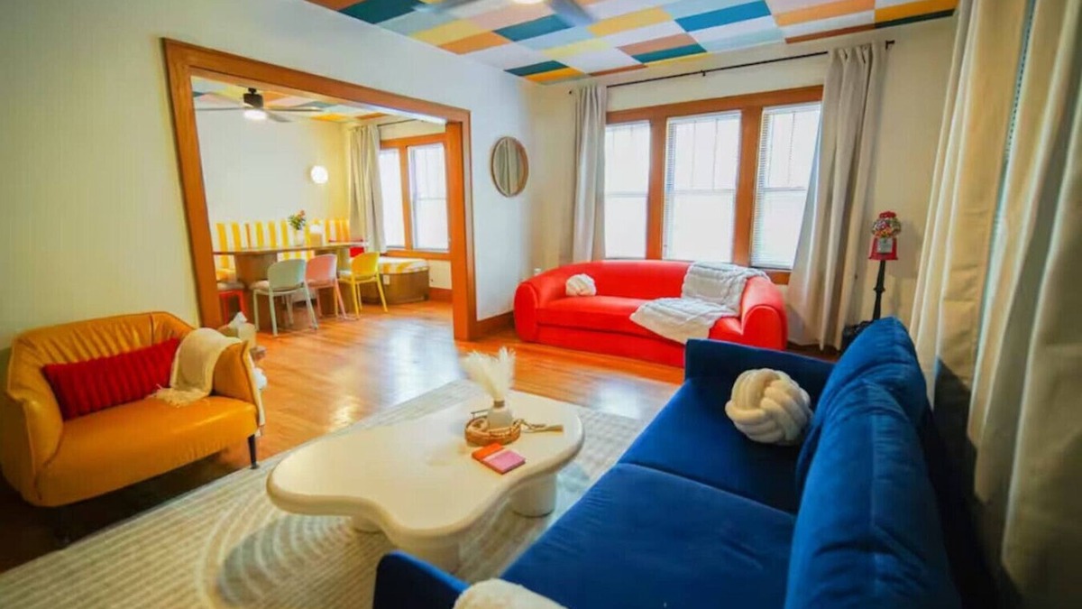 Southeast Omaha Apartment | Retro Retreat|Funky Vibes Duplex