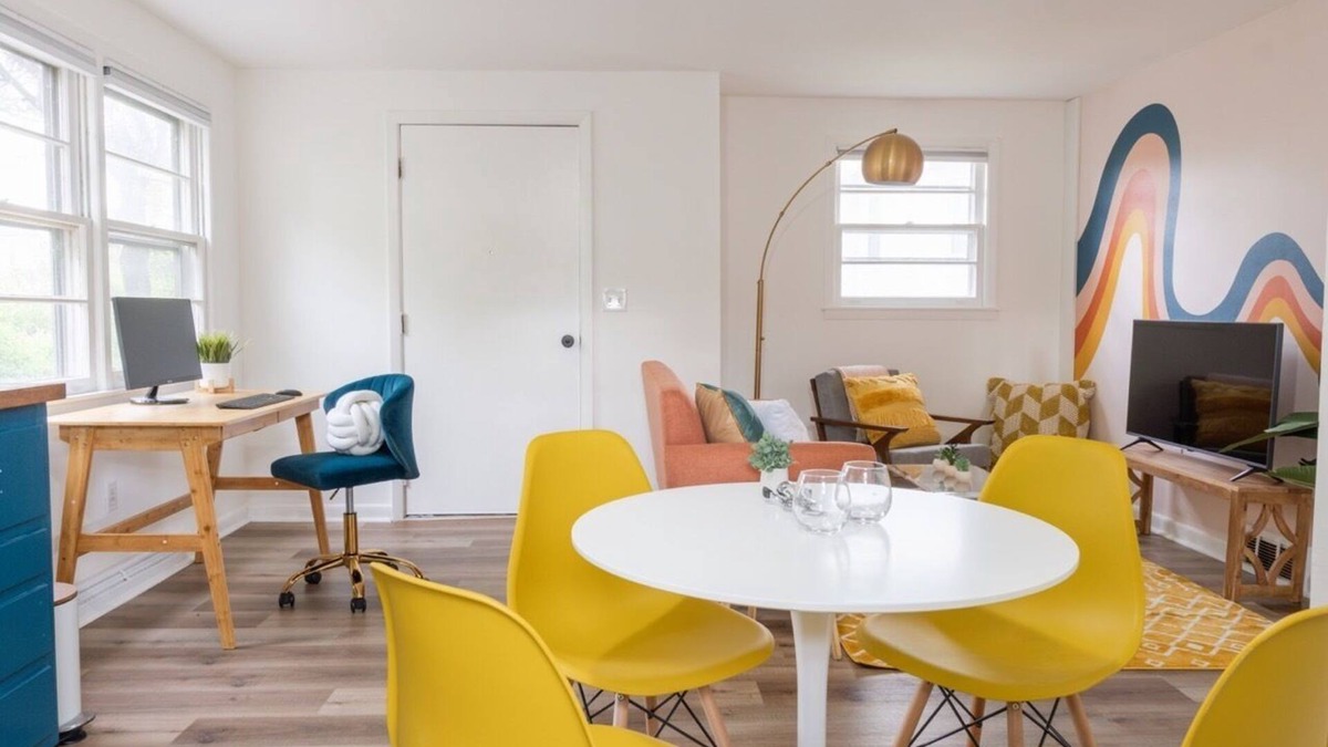 Lincoln Park House | Retro Retreat: renovated 2BR, desk, no chore list!