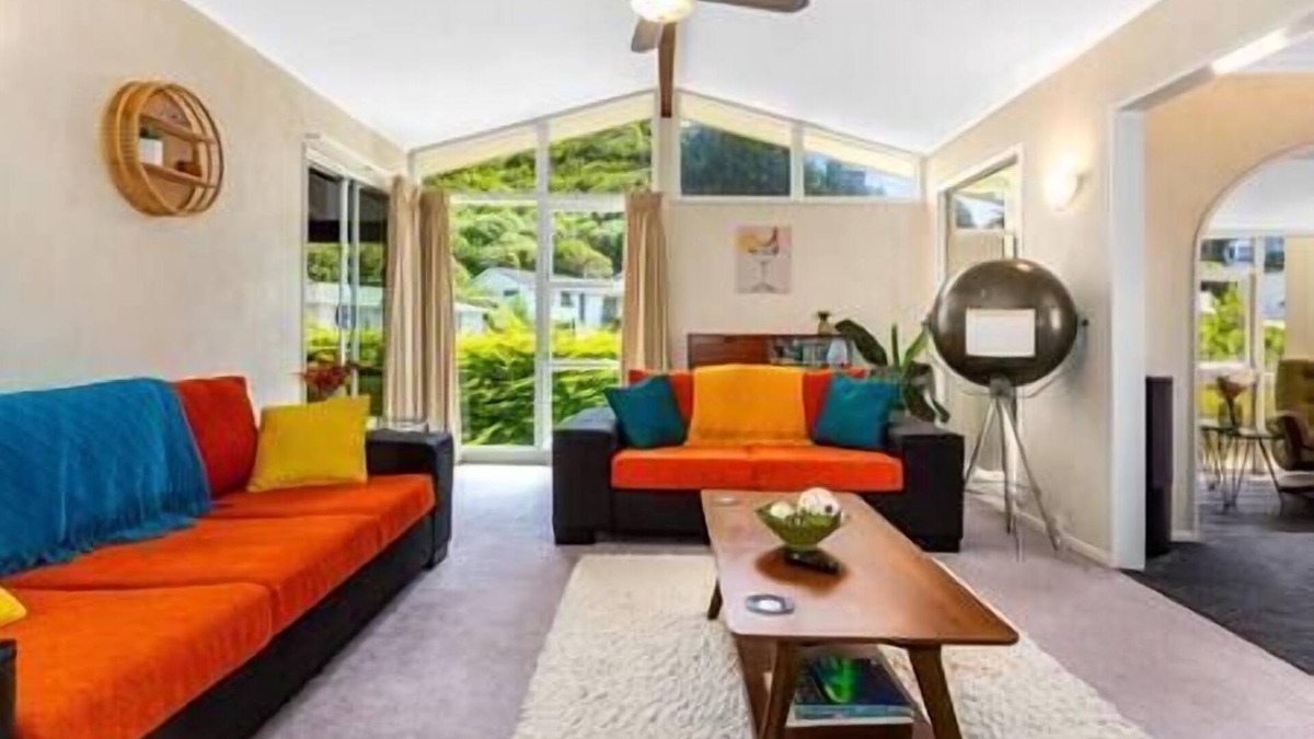 Whitby House | Retro retreat with style!