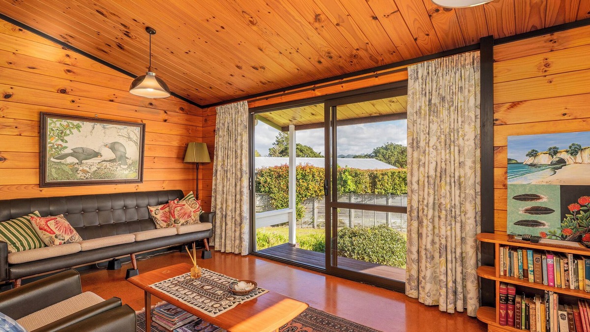 Pauanui Cottage | Retro Revival - Pauanui Holiday Home