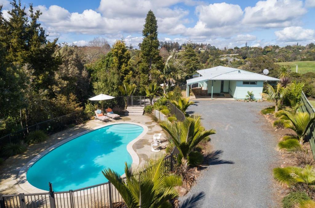 Kerikeri House | Retro River Retreat - Kerikeri Holiday Home